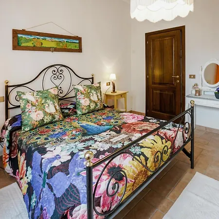1 Bedroom Gorgeous In דירה *