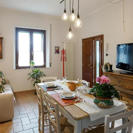 1 Bedroom Gorgeous In דירה *